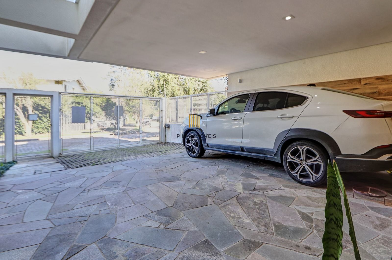 Casa Condominio para Venda - 211m², 3 dormitórios, sendo 3 suites, 4 vagas - Jar