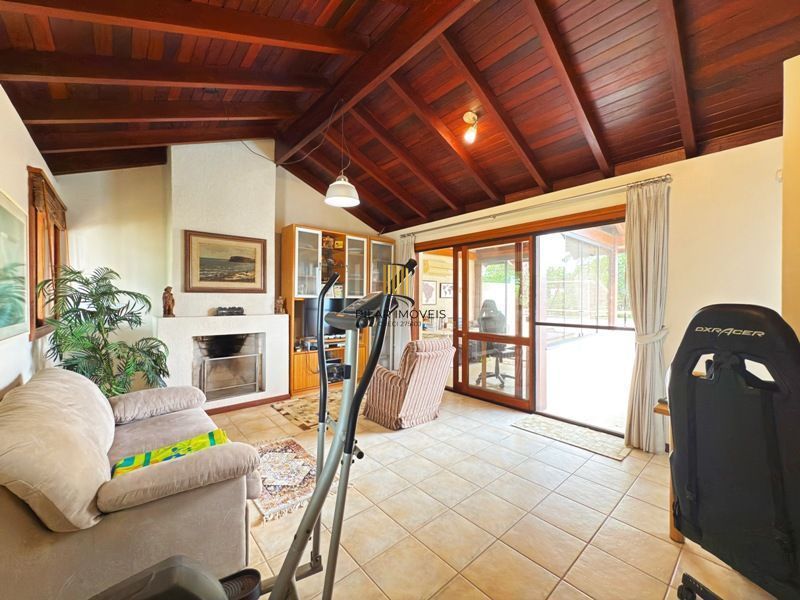 Linda Residência com 3 dormitórios sendo 1 suíte no Jardim Isabel.