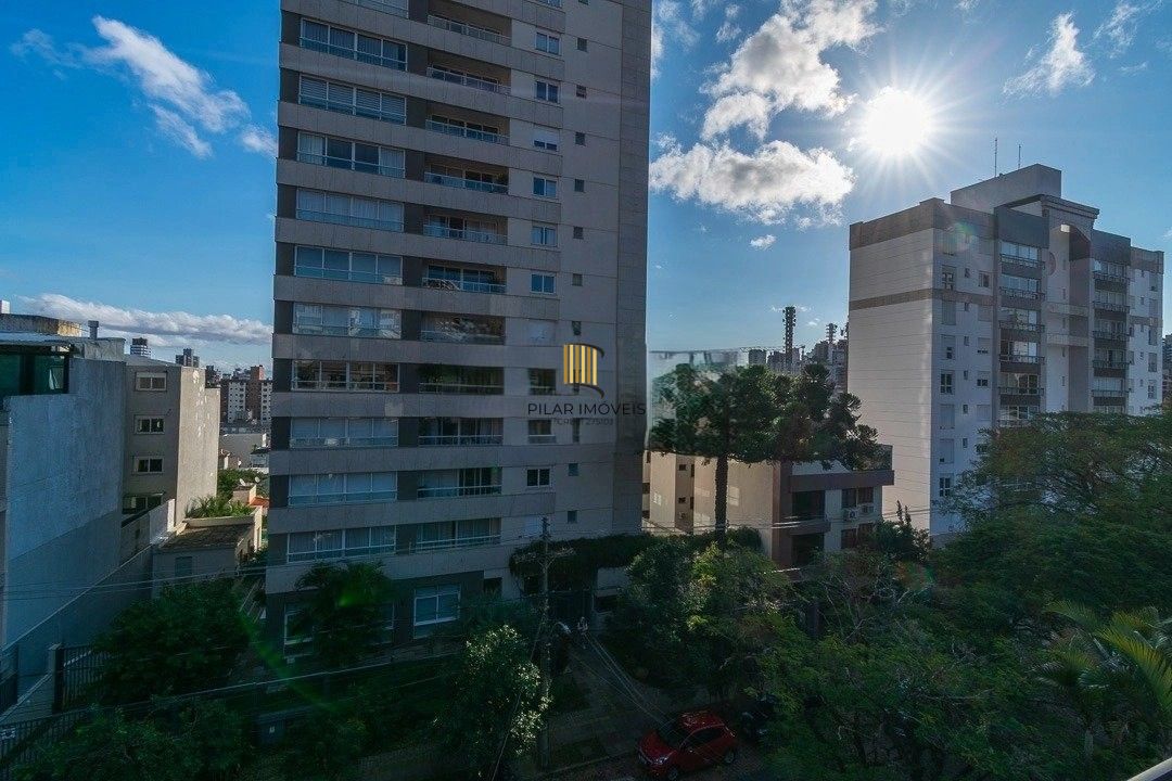 Cobertura ensolarada no coração de Petrópolis — 2 (ou 3) dormitórios + 1 vaga escriturada