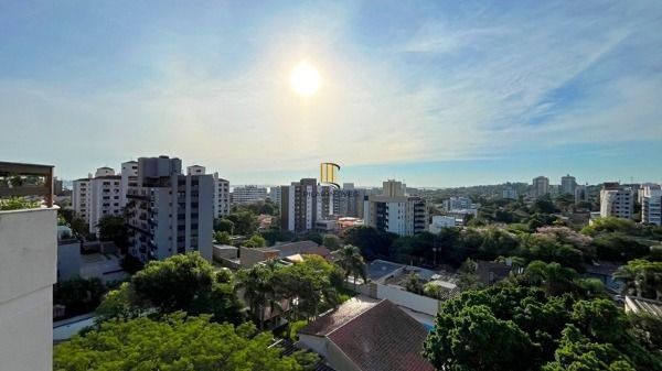 Ótima Cobertura Duplex com 233,00 m² Privativos no Miolo do Bairro Tristeza