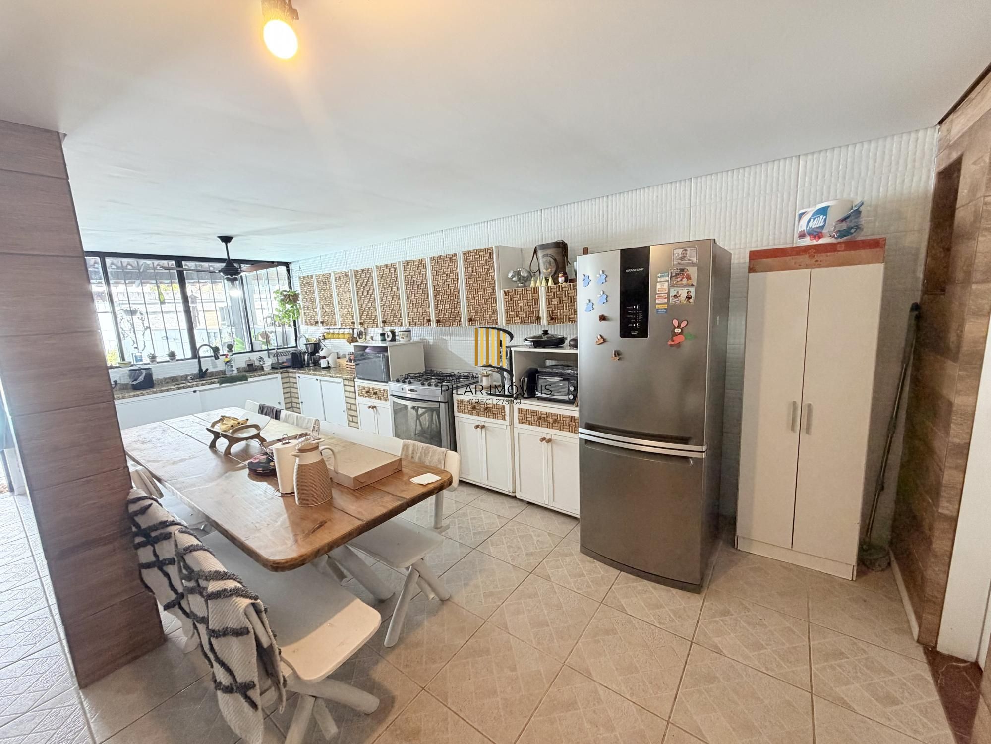 Casa 4 dormitórios no bairro Serraria