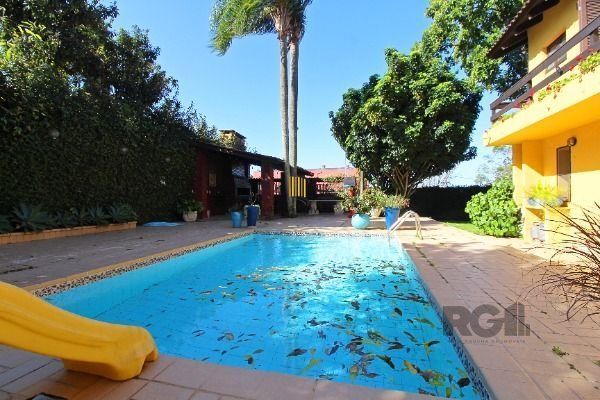 Casa Condominio em Porto Alegre, no bairro Cavalhada, com 4 dormitório(s), e 4 b