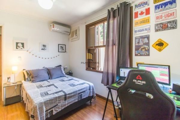 Casa para Venda - 300m², 4 dormitórios, sendo 1 suites, 8 vagas - Imperial Parqu