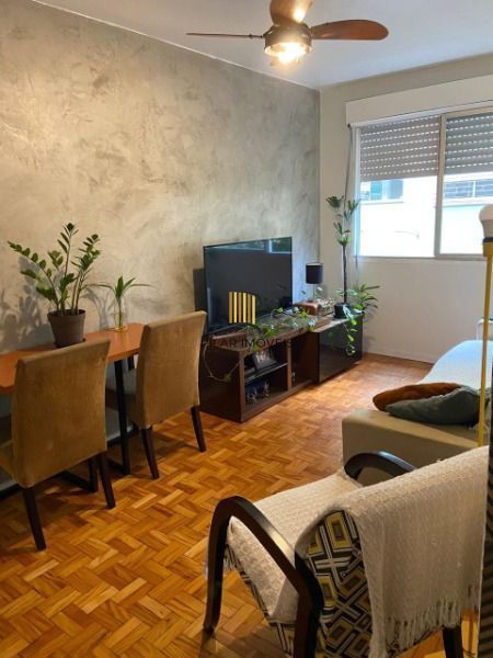Apartamento em Porto Alegre, no bairro Cristal, com 3 dormitório(s), e 3 banheir