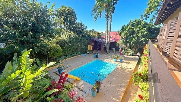 Casa Condominio em Porto Alegre, no bairro Cavalhada, com 4 dormitório(s), e 4 b