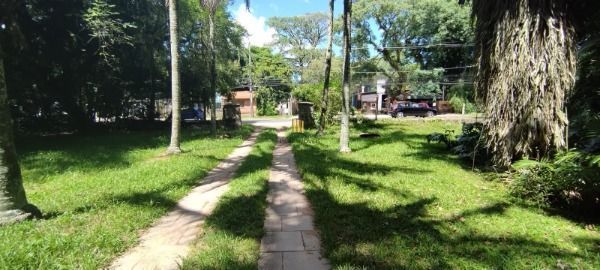 Terreno 51,80 x 150 em Porto Alegre, no bairro Pedra Redonda, à venda.