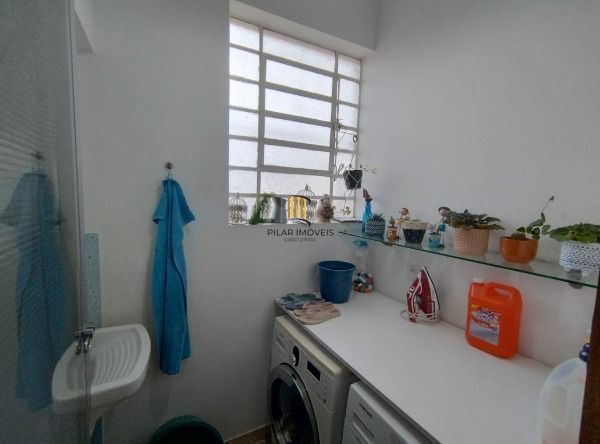 Casa em Porto Alegre, no bairro Vila Nova, com 3 dormitório(s), e 3 banheiros, à