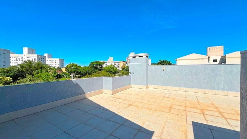 Sobrado 4 dormitórios à venda Camaquã Porto Alegre/RS