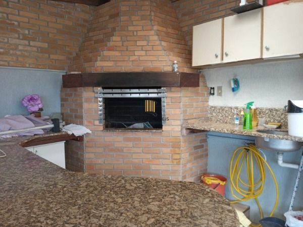 Casa para Venda - 228m², 4 dormitórios, sendo 2 suites, 3 vagas - Medianeira