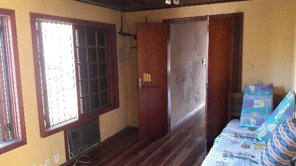Casa em Porto Alegre, no bairro Aberta dos Morros, com 4 dormitório(s), e 4 banh