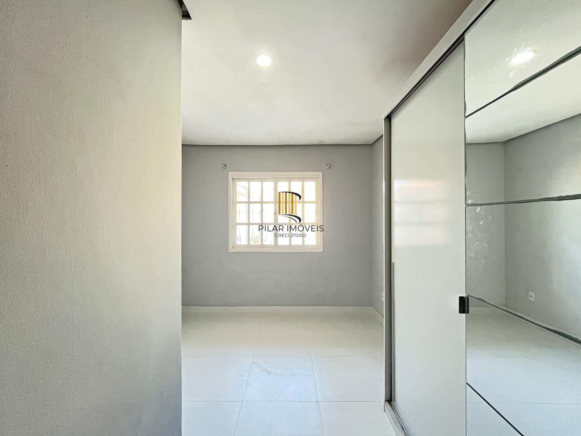 Casa para Venda - 70m², 2 dormitórios, 2 vagas - Hípica