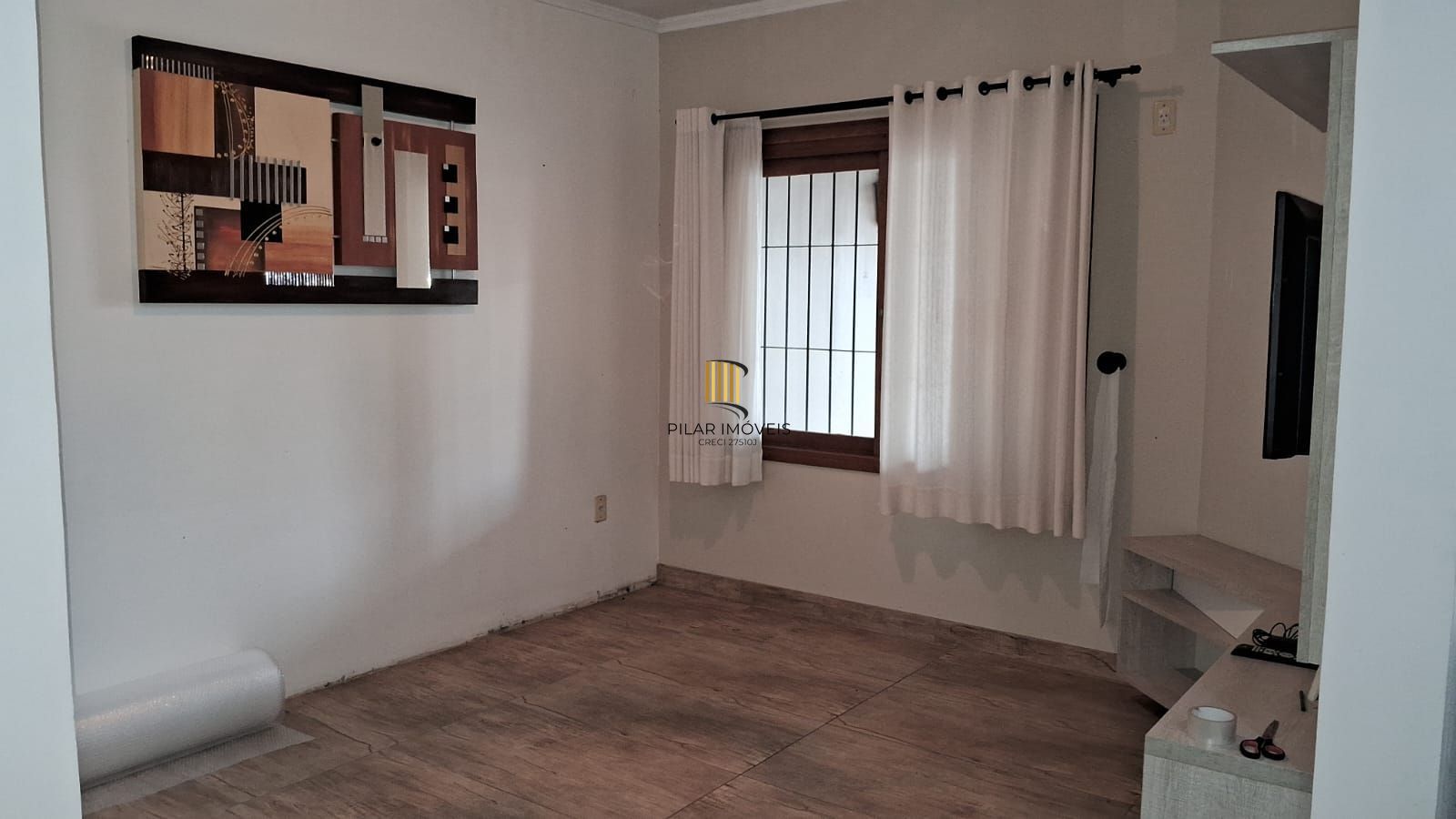 Excelente Residência com 3 dormitórios sendo 2 deles suítes de casal.