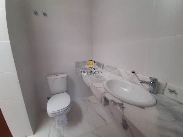 Sobrado em Porto Alegre, no bairro Aberta dos Morros, com 2 dormitório(s), e 2 b