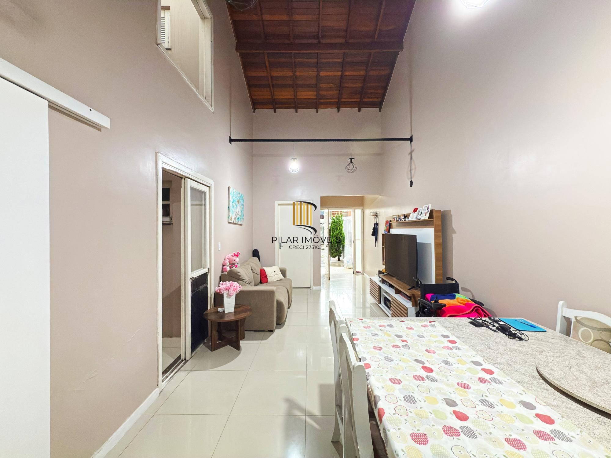 Casa 2 dormitórios no bairro Hípica