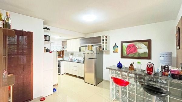 Casa em Porto Alegre, no bairro Ipanema, com 3 dormitório(s), e 3 banheiros, à v