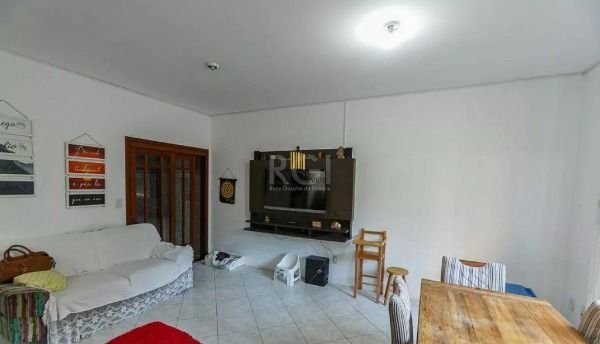 Casa em Porto Alegre, no bairro Cavalhada, com 5 dormitório(s), e 5 banheiros, à