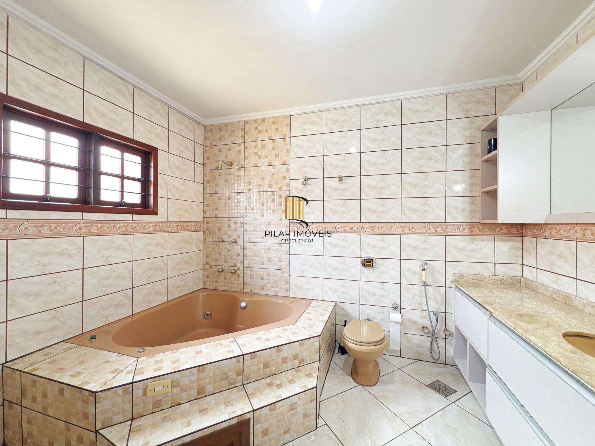 Casa 4 dormitórios no bairro Ipanema