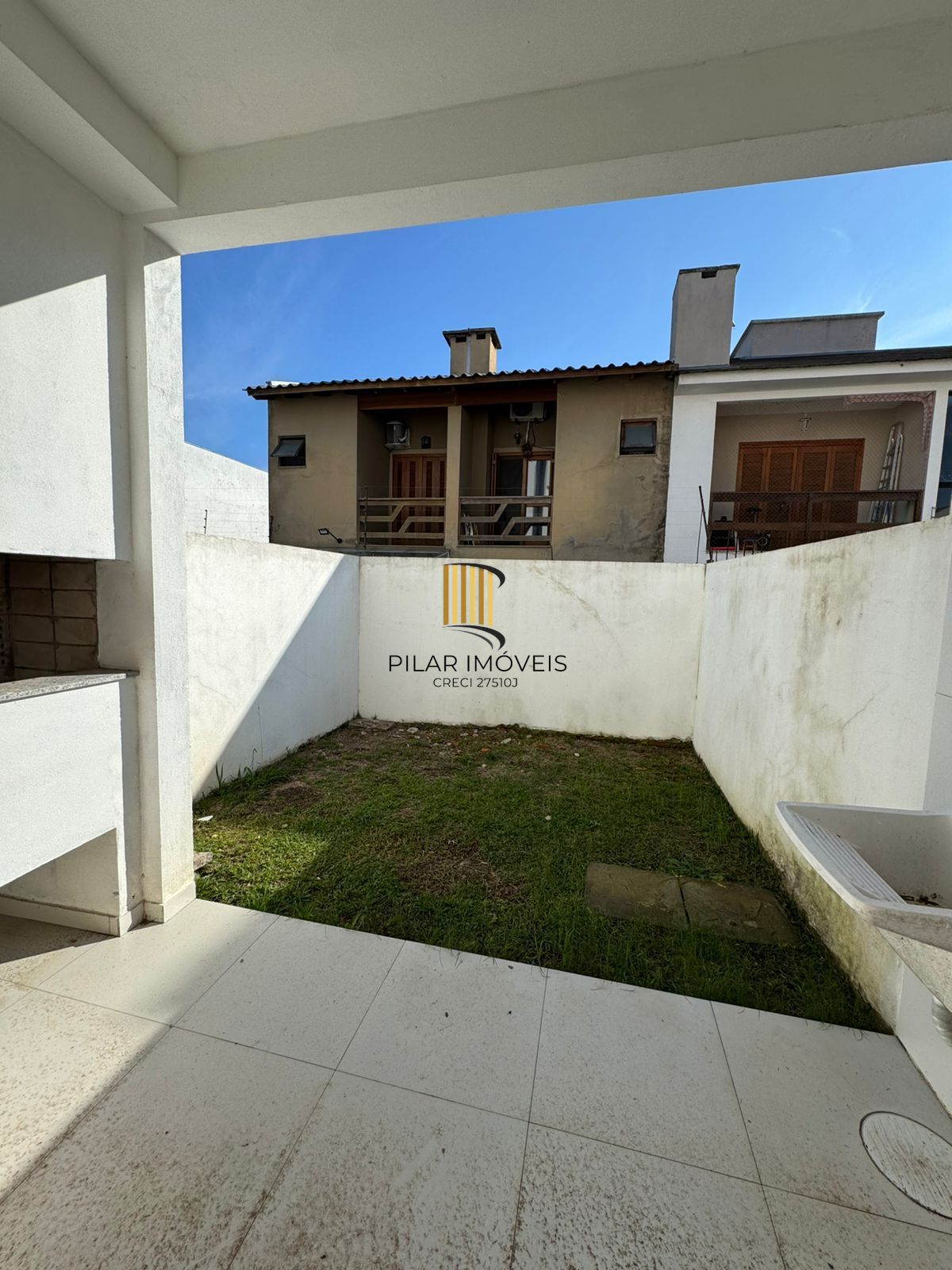 Residência com 3 suítes no caminhos do sol