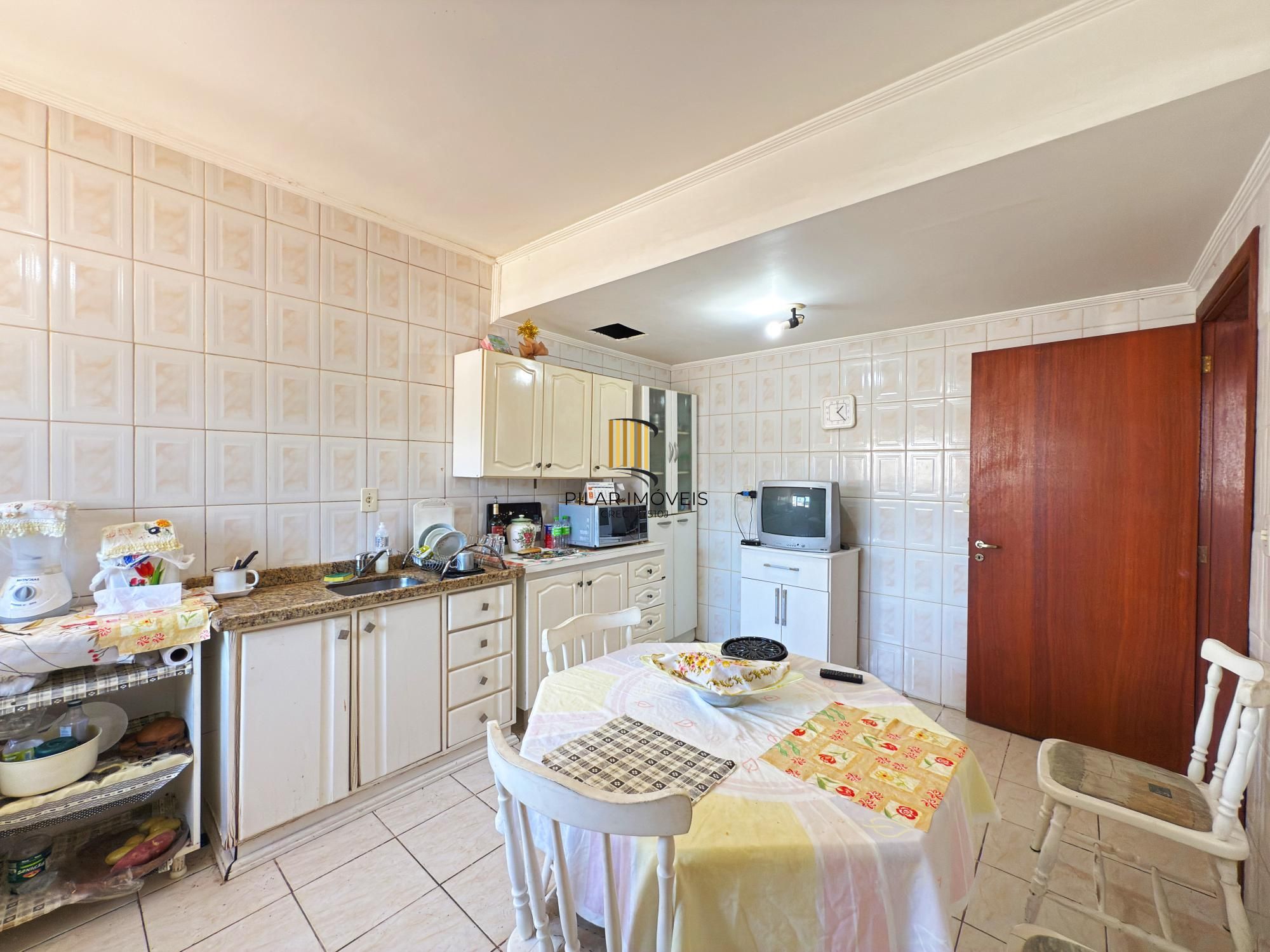 Casa para Venda - 190m², 3 dormitórios, sendo 1 suites, 3 vagas - Nonoai