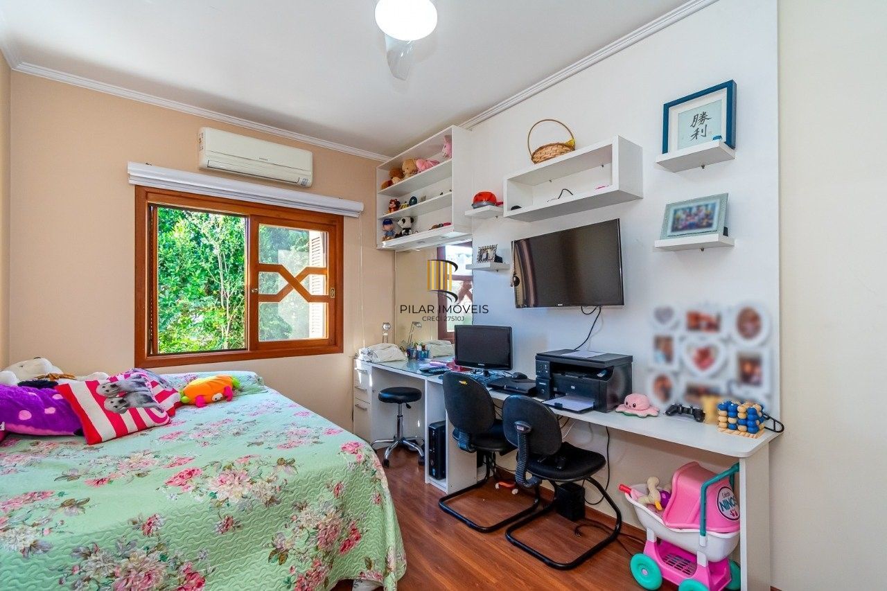 Excelente casa com 158,9m2 de área privativa, 3 dormitórios, 1 suíte, e 2 vagas.