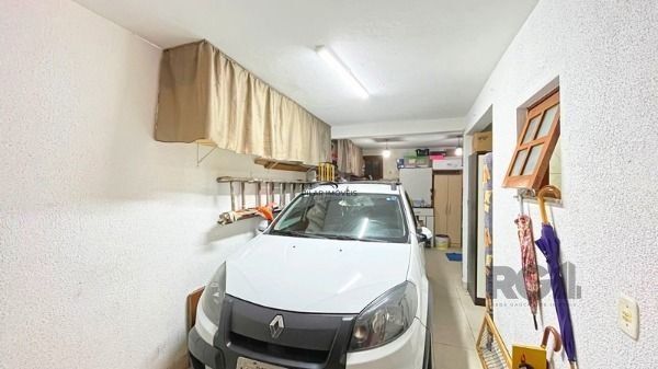 Casa em Porto Alegre, no bairro Ipanema, com 3 dormitório(s), e 3 banheiros, à v