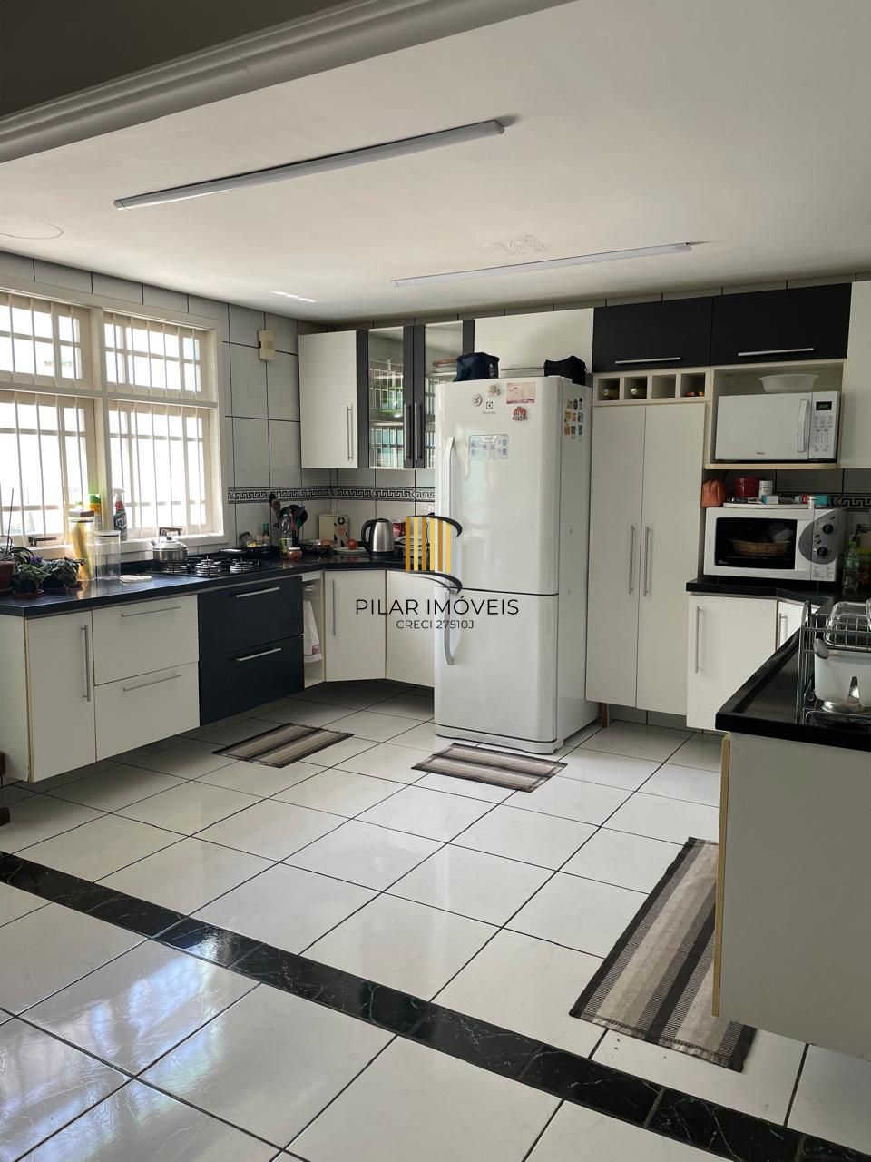 Residência com 4 Dormitório(s) Bairro Vila Nova