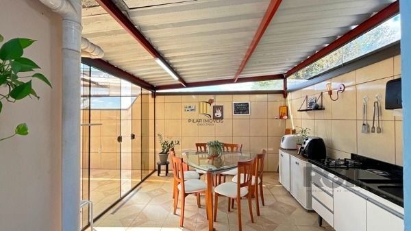 Apartamento em Porto Alegre, no bairro Medianeira, com 3 dormitório(s), e 3 banh