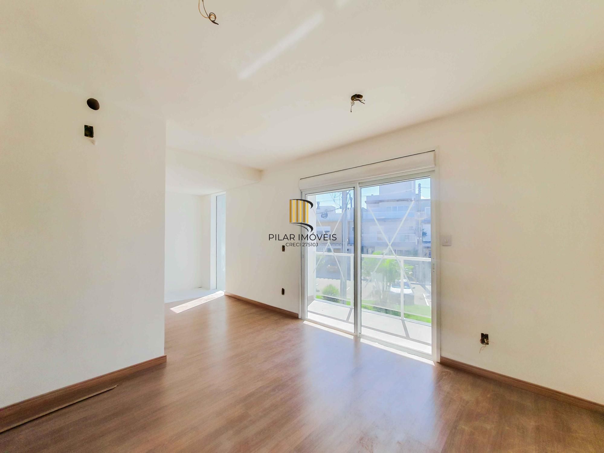 Casa em condomínio 4 D, sendo um dormitório no térreo, 168 m², garagem coberta