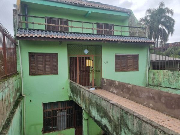 Sobrado em Porto Alegre, no bairro Glória, com 5 dormitório(s), e 5 banheiros, à