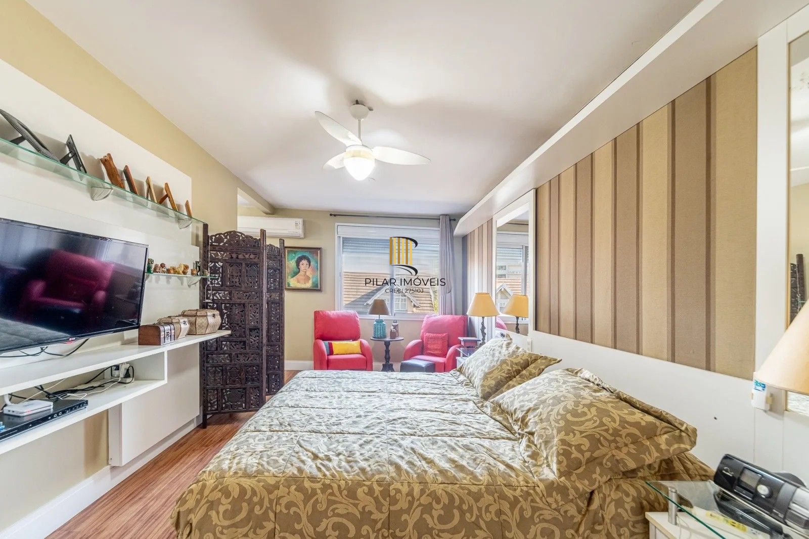 Belíssima casa em condomínio com 218,3m² com 4 dorm., 2 suítes e 2 vagas. Situada no charmoso Residencial Terra Mater.