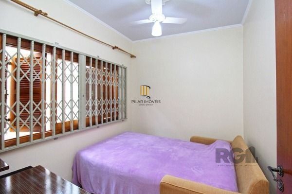 Casa em Porto Alegre, no bairro Tristeza, com 3 dormitório(s), e 3 banheiros, à 