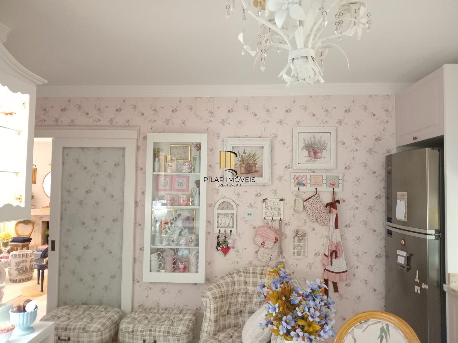 Ótimo apartamento Garden, 3 dormitórios, 1 suíte, lareira, sacada, no bairro Cristal.