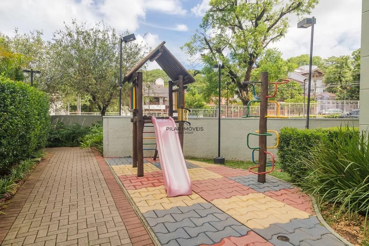 Apartamento 2 dormitórios, com suíte, churrasqueira, e vaga escriturada.