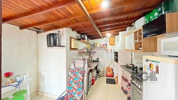 Casa em Porto Alegre, no bairro Ipanema, com 3 dormitório(s), e 3 banheiros, à v
