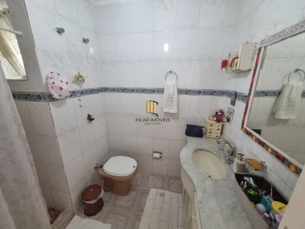 Apartamento em Porto Alegre, no bairro Cristal, com 2 dormitório(s), e 2 banheir