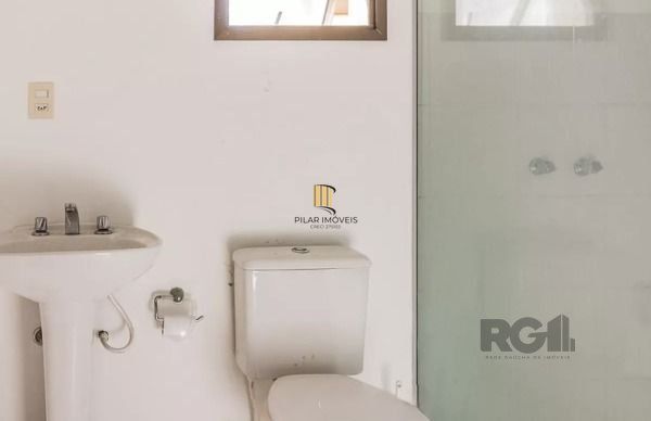 Apartamento em Porto Alegre, no bairro Medianeira, com 2 dormitório(s), e 2 banh