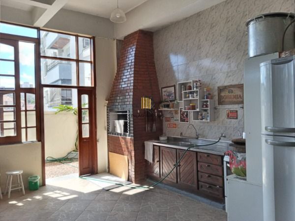 Casa para Venda - 228m², 4 dormitórios, sendo 2 suites, 3 vagas - Medianeira