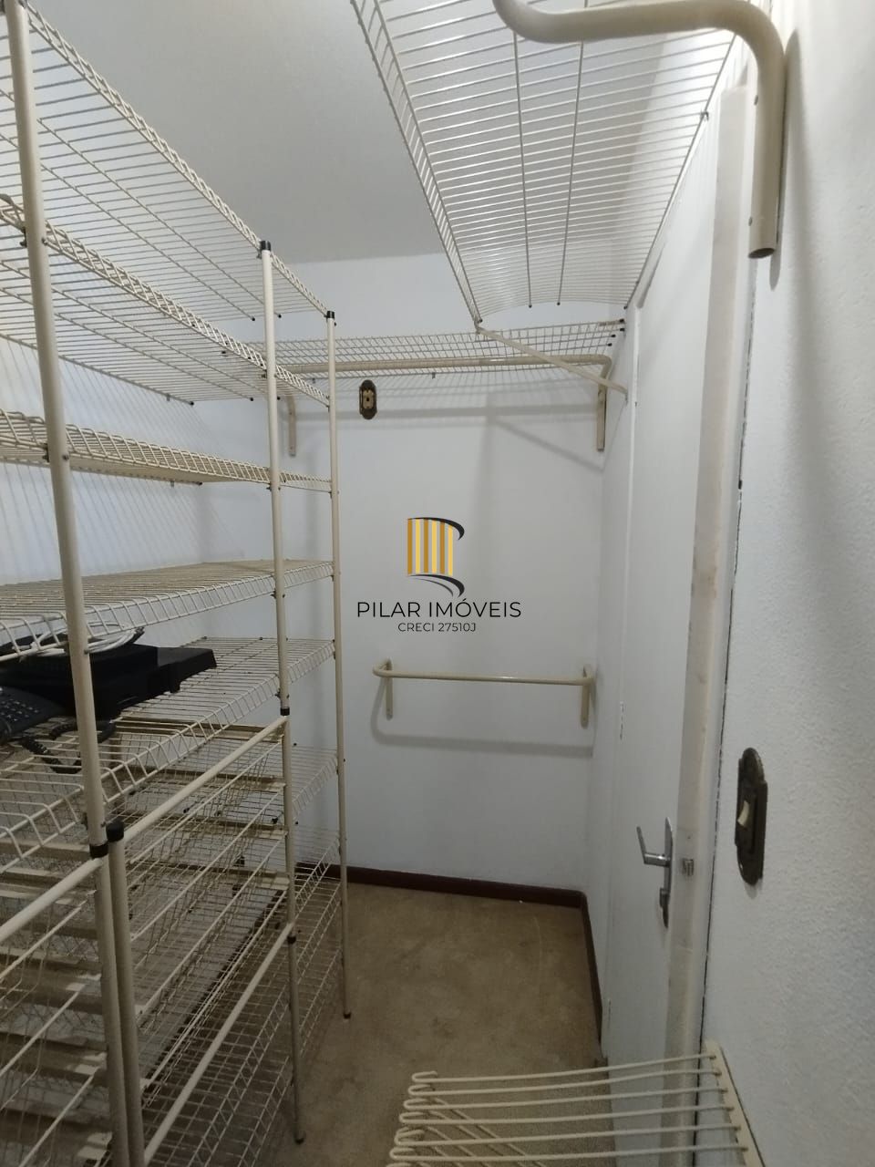 Apartamento 2 dormitórios, closet, 2 banheiros, dep. empregada vista, para o Gua