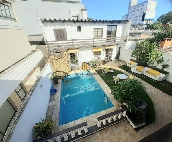 Casa Comercial em Porto Alegre, no bairro Tristeza, à venda.