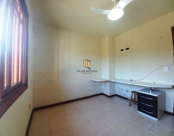 Casa em Porto Alegre, no bairro Ipanema, com 3 dormitório(s), e 3 banheiros, à v