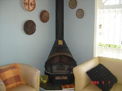 Casa em Porto Alegre, no bairro Ipanema, com 3 dormitório(s), e 3 banheiros, à v