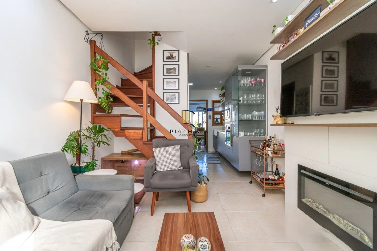 Excelente sobrado, semimobiliado,  com 77m², 2 dormitórios e 1 vaga de garagem. À venda no Hípica Boulevard – Zona Sul.