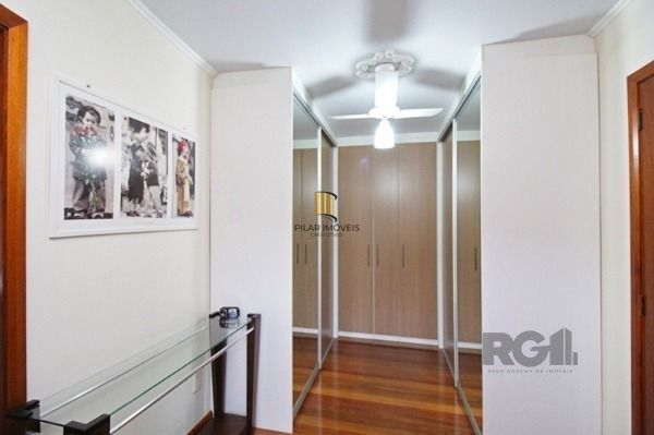 Casa em Porto Alegre, no bairro Tristeza, com 3 dormitório(s), e 3 banheiros, à 