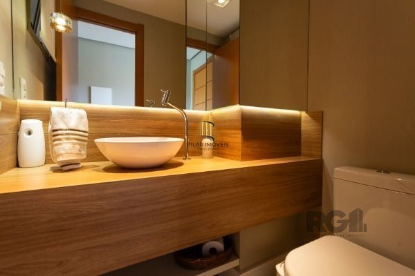 Apartamento em Porto Alegre, no bairro Cavalhada, com 3 dormitório(s), e 3 banhe