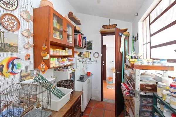 Casa em Porto Alegre, no bairro Guarujá, com 3 dormitório(s), à venda.