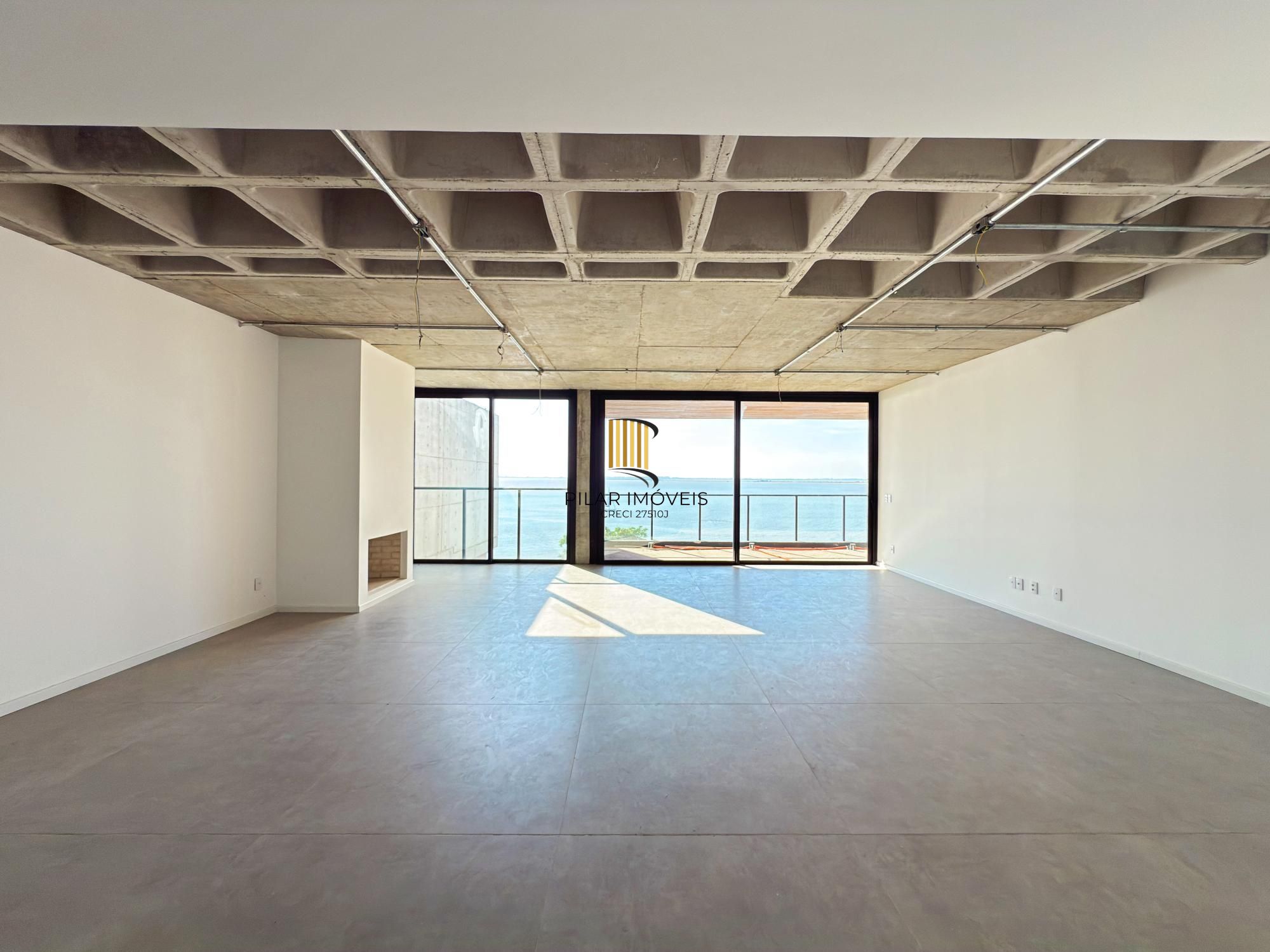 Belíssimo apartamento com 230,6m2, 3 suítes e 4 vagas de garagem. Projeto diferenciado e vista deslumbrante para o pôr do sol do Guaíba.