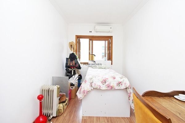 Casa em Porto Alegre, no bairro Espírito Santo, com 3 dormitório(s), à venda.