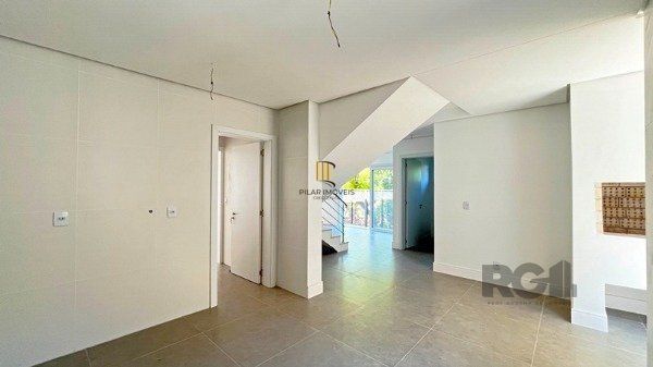 Casa em Porto Alegre, no bairro Jardim Isabel, com 3 dormitório(s), e 3 banheiro