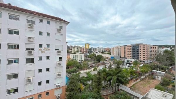 Apartamento em Porto Alegre, no bairro Tristeza, com 2 dormitório(s), e 2 banhei