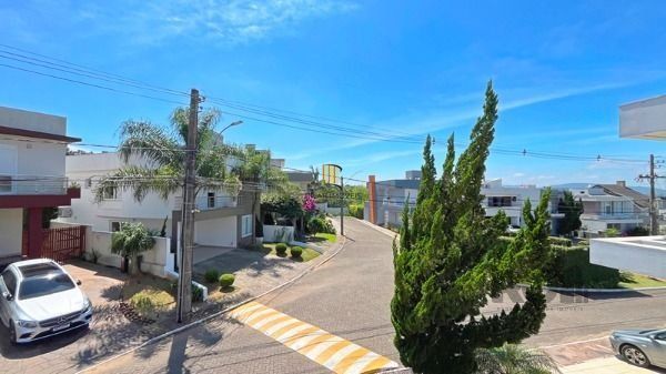 Casa em Porto Alegre, no bairro Aberta dos Morros, com 3 dormitório(s), e 3 banh